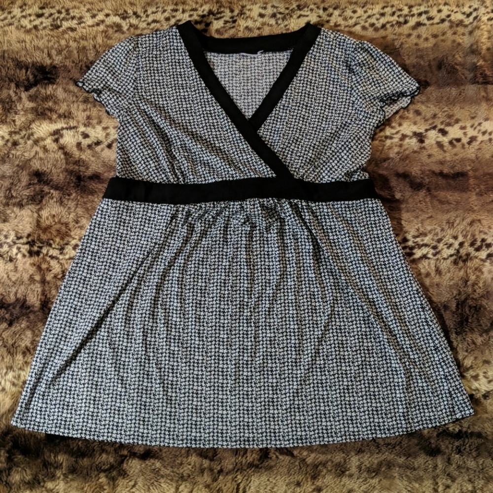 Short sleeve maternity blouse